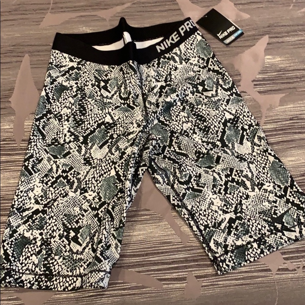 NWT! Nike Pro shorts, XL